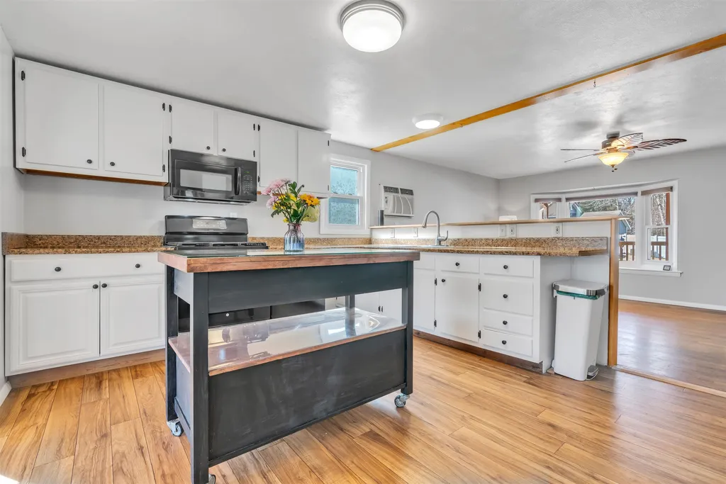 8 Shawnee Lane Dover NH 03820