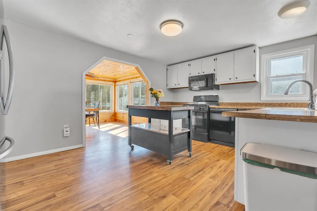8 Shawnee Lane Dover NH 03820
