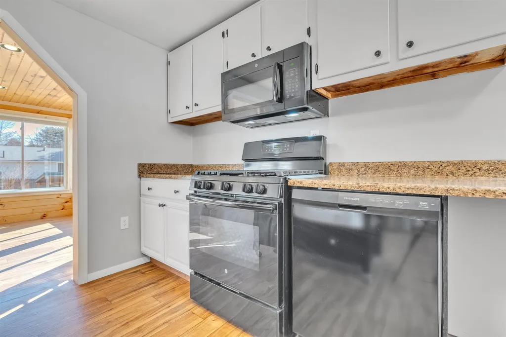 8 Shawnee Lane Dover NH 03820