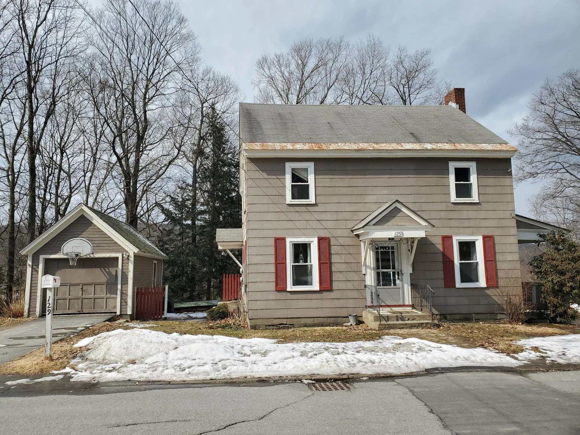129 Commonwealth Avenue Springfield VT 05156