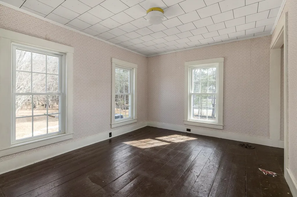 317 Nimble Hill Road Newington NH 03801