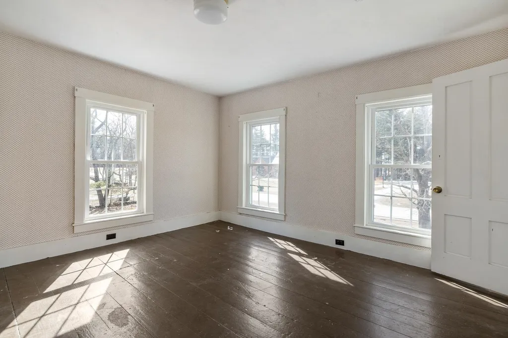 317 Nimble Hill Road Newington NH 03801