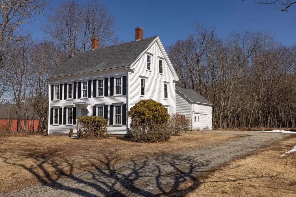 317 Nimble Hill Road Newington NH 03801