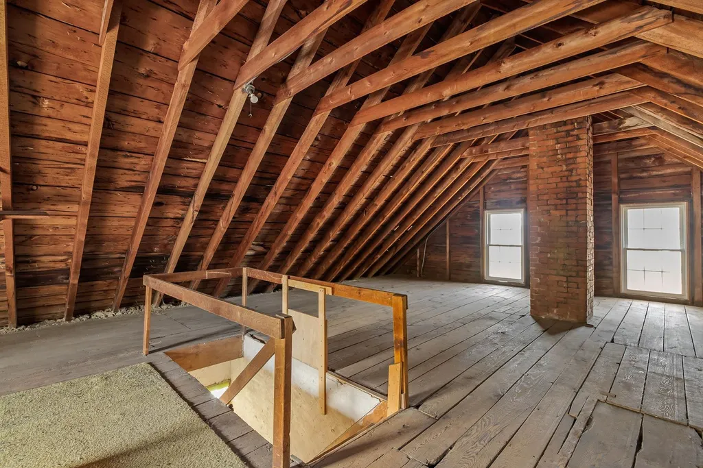 317 Nimble Hill Road Newington NH 03801