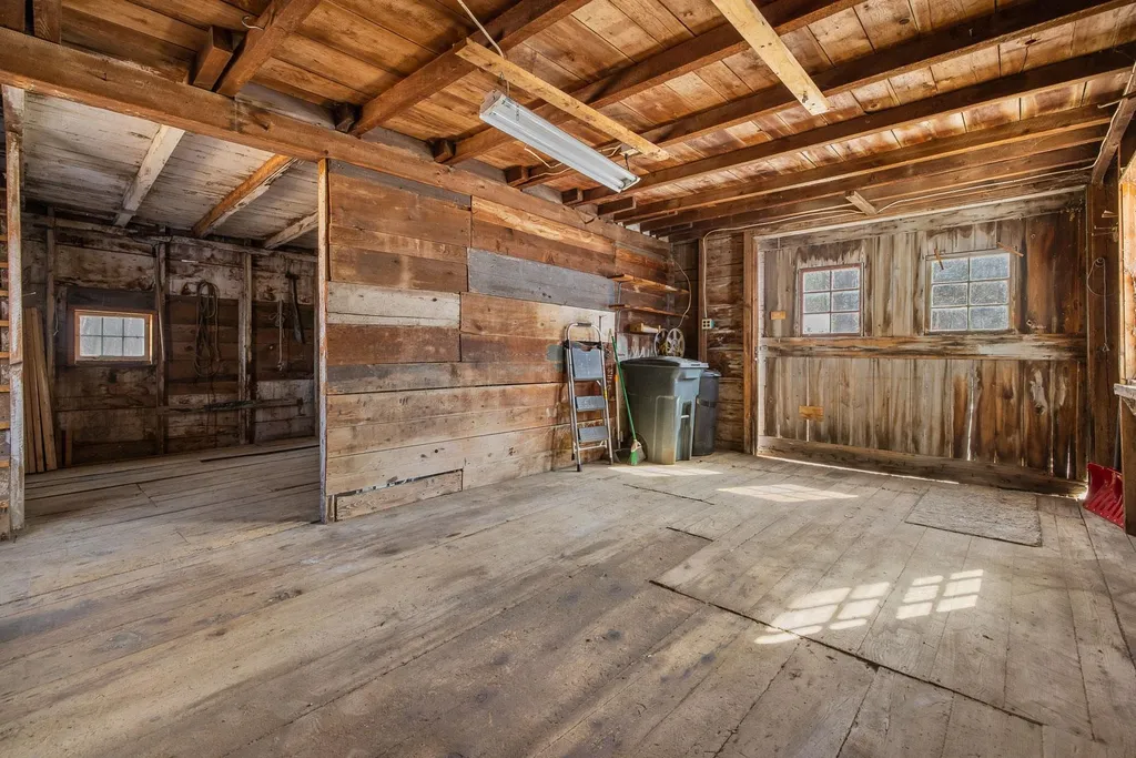 317 Nimble Hill Road Newington NH 03801