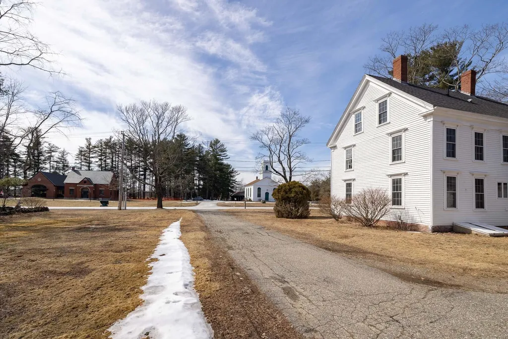 317 Nimble Hill Road Newington NH 03801
