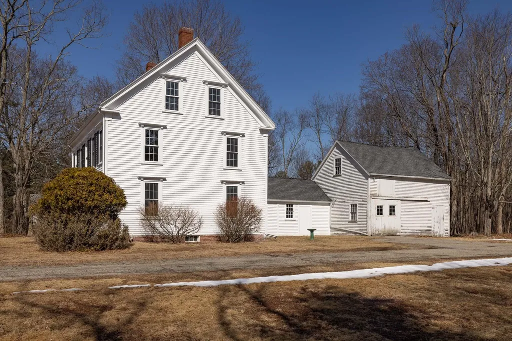 317 Nimble Hill Road Newington NH 03801