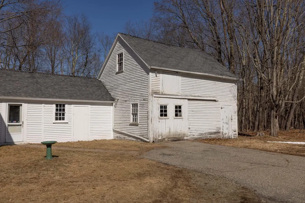 317 Nimble Hill Road Newington NH 03801