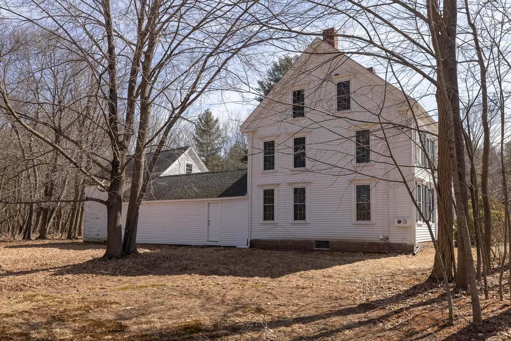 317 Nimble Hill Road Newington NH 03801