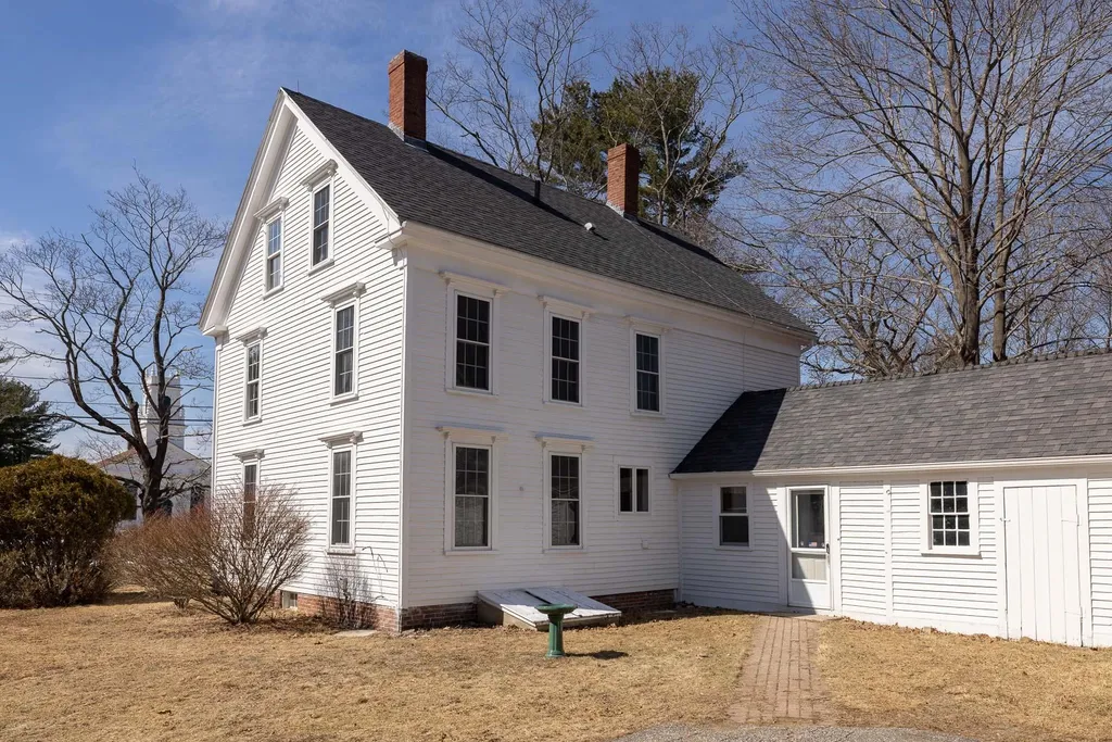 317 Nimble Hill Road Newington NH 03801