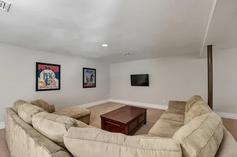 19 Revolutionary Lane Nottingham NH 03290