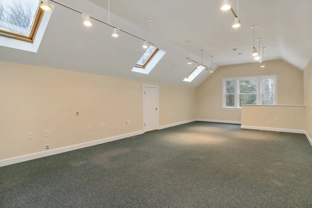 13 Rockrimmon Road North Hampton NH 03862