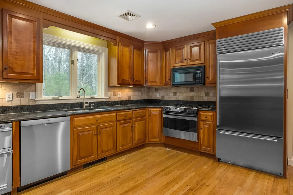 13 Rockrimmon Road North Hampton NH 03862