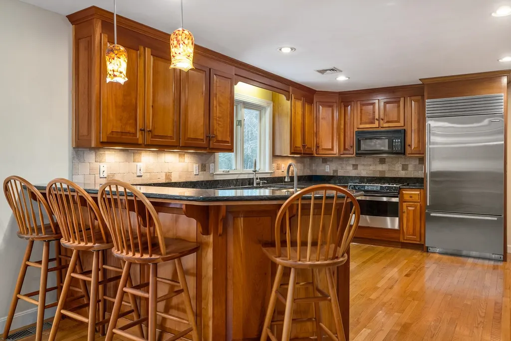 13 Rockrimmon Road North Hampton NH 03862