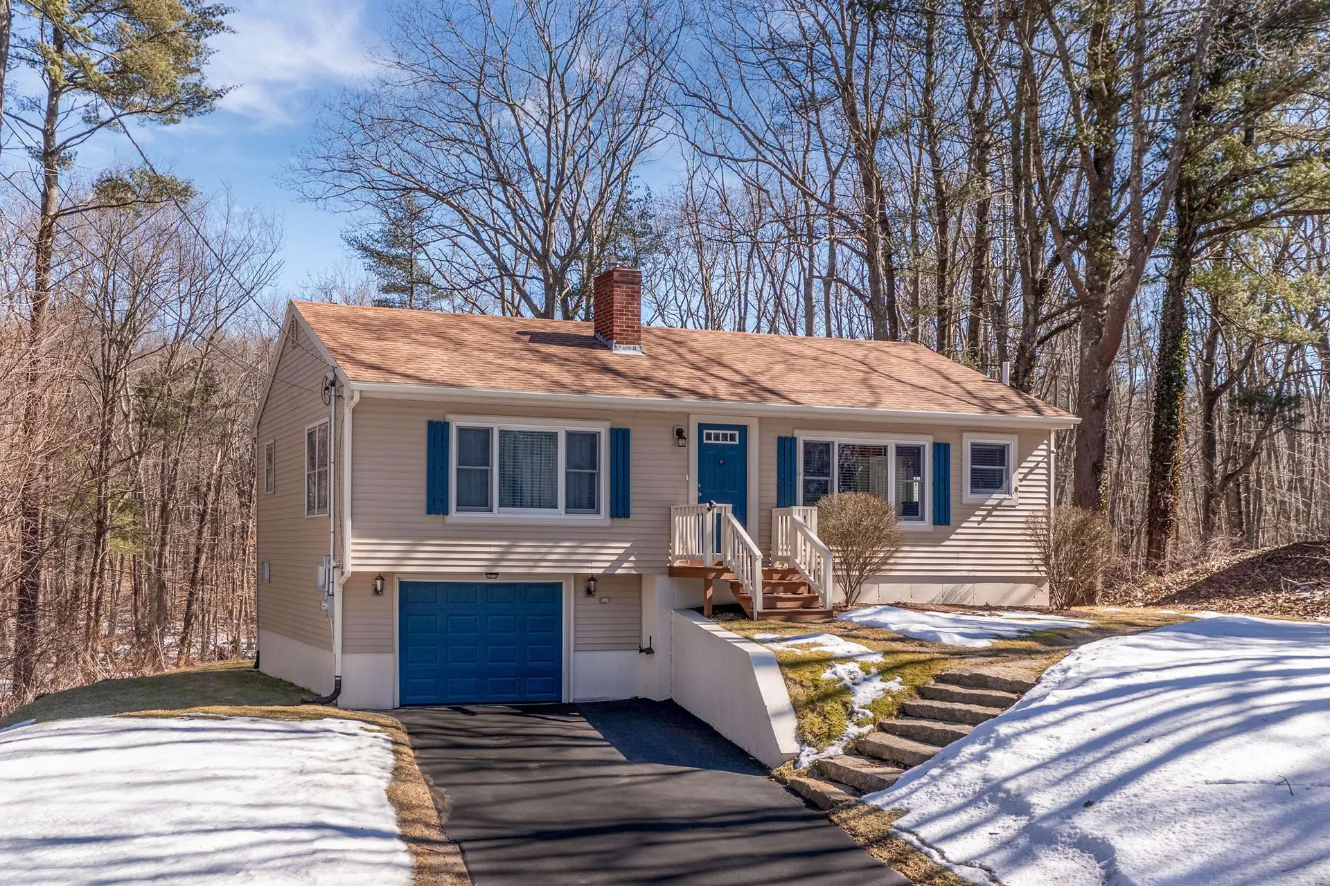 43 Raydon Road York ME 03909