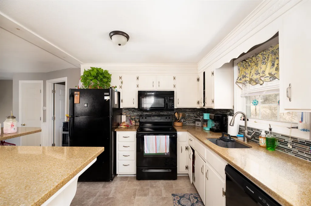 4 & 6 Vassar Drive Pelham NH 03076