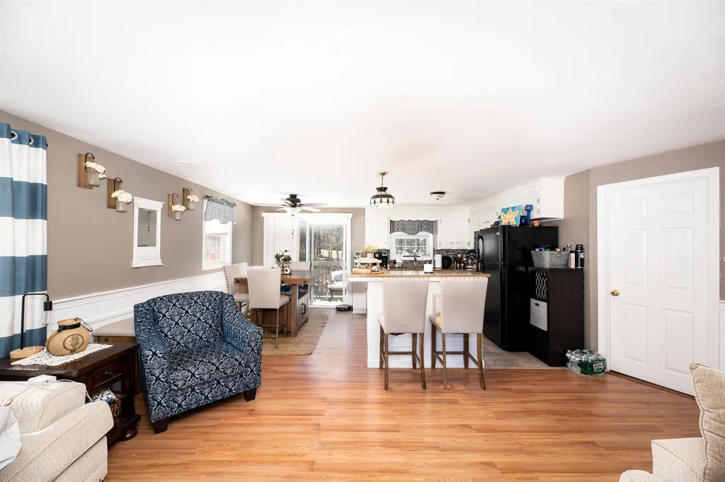 4 & 6 Vassar Drive Pelham NH 03076