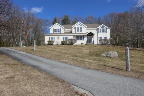 28 Robin Drive Hudson NH 03051