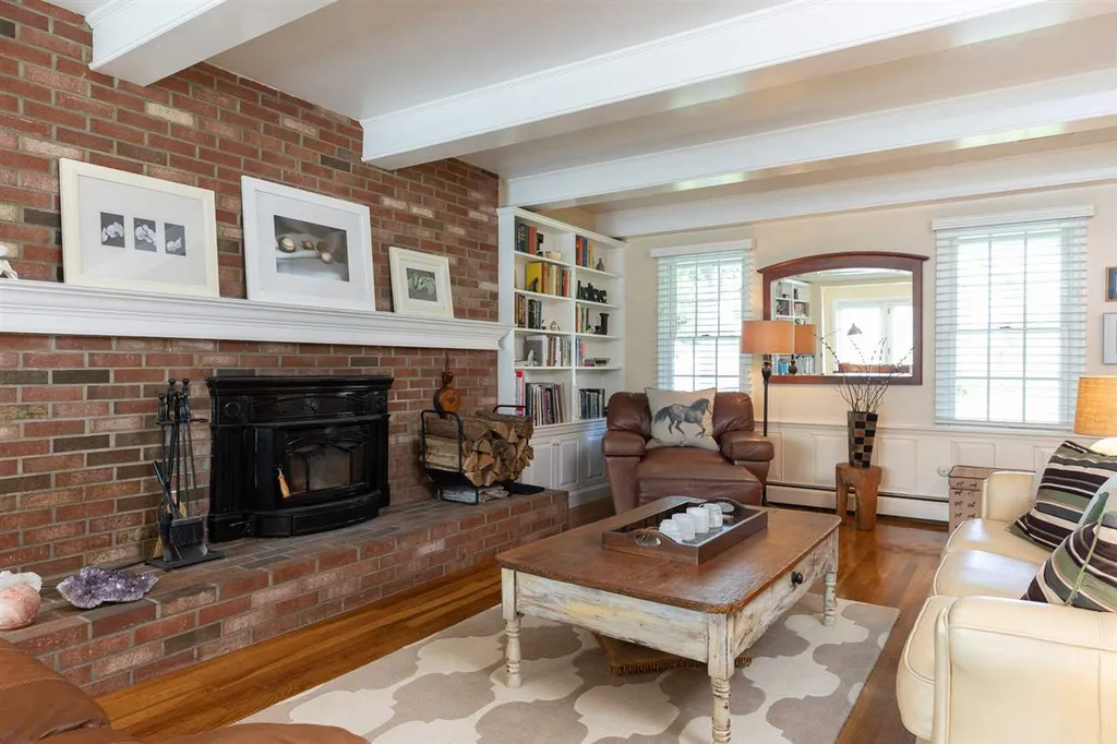 10 Locust Street South Hampton NH 03827