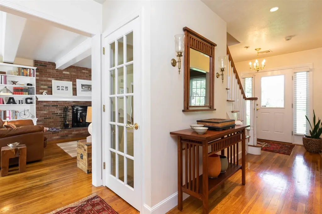 10 Locust Street South Hampton NH 03827