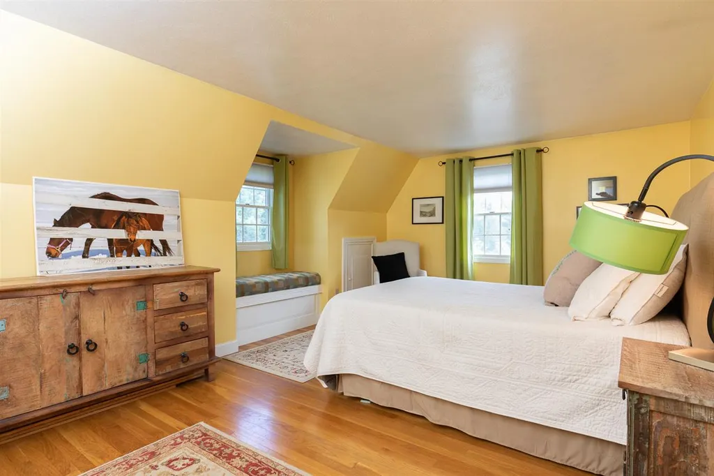 10 Locust Street South Hampton NH 03827