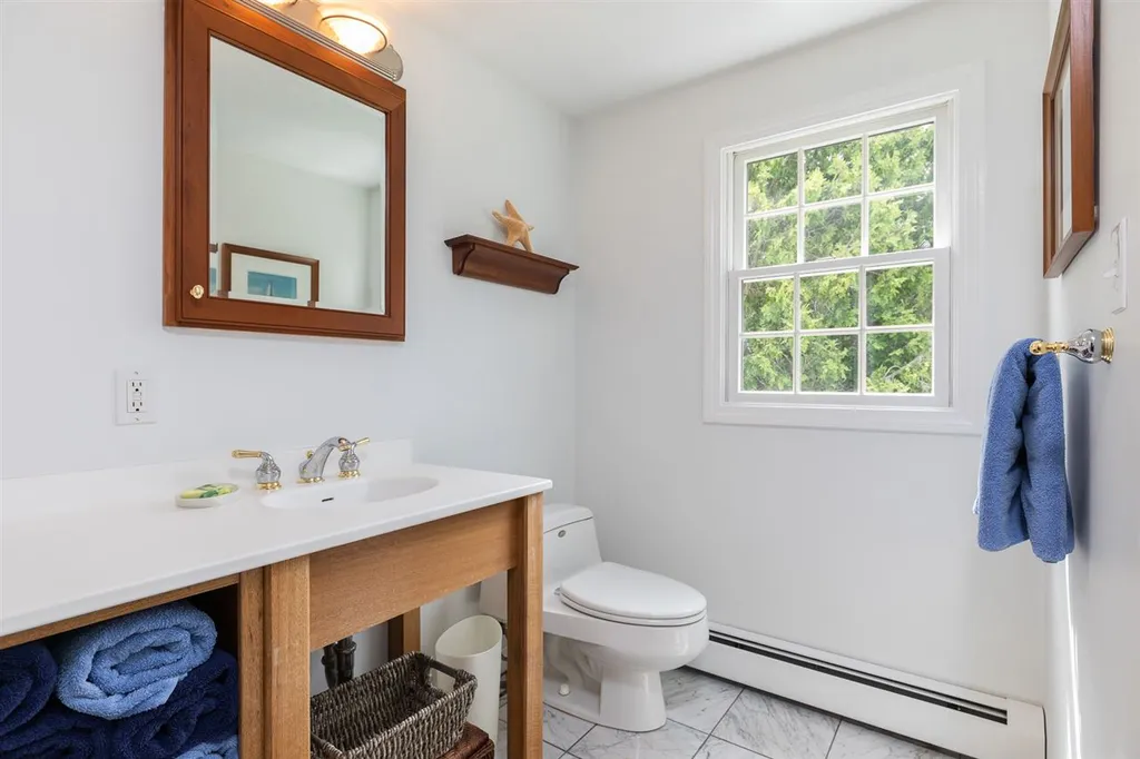 10 Locust Street South Hampton NH 03827