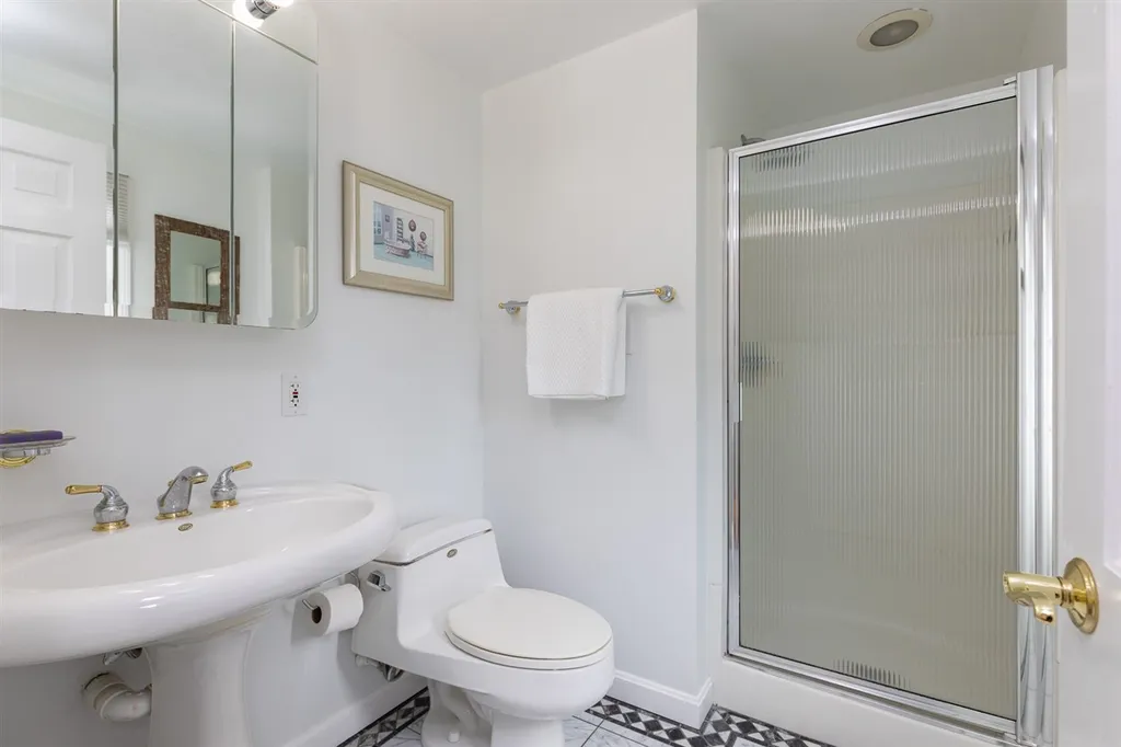 10 Locust Street South Hampton NH 03827