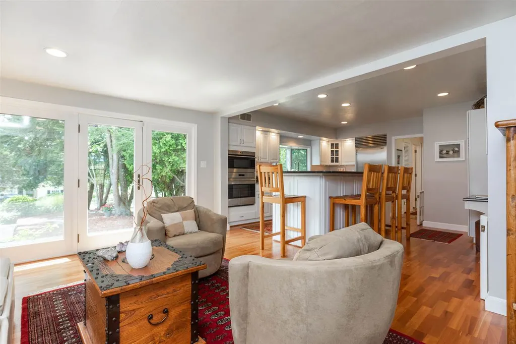 10 Locust Street South Hampton NH 03827