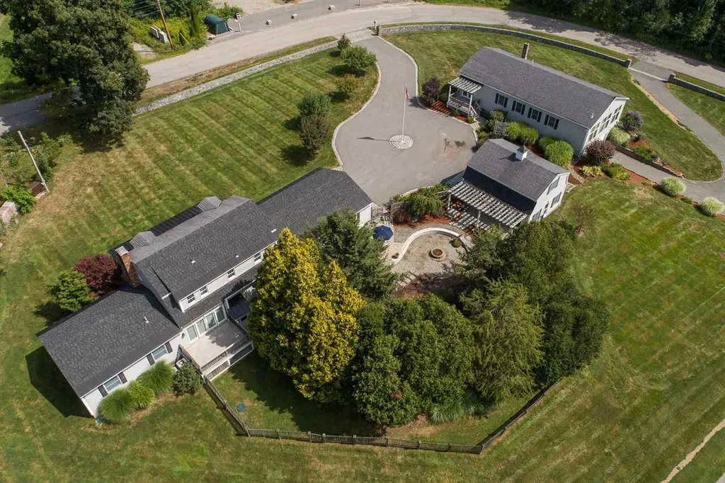 10 Locust Street South Hampton NH 03827