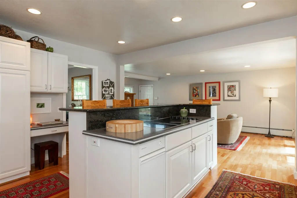 10 Locust Street South Hampton NH 03827