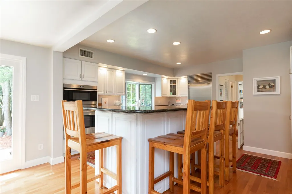 10 Locust Street South Hampton NH 03827