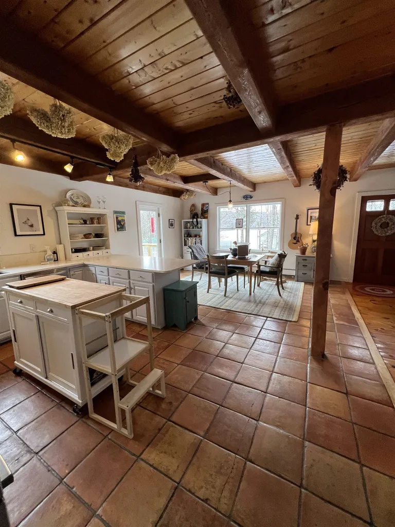 140 Algonquin Road Enfield NH 03748