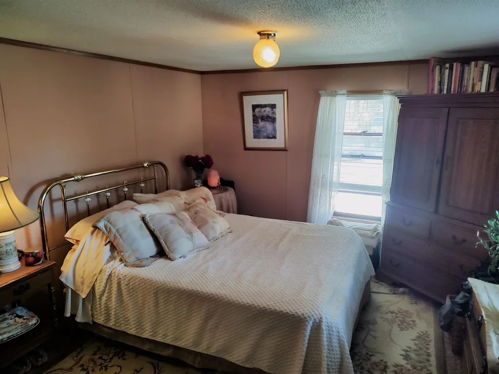 20 Black Bear Road Tamworth NH 03886