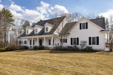 8 Buckskin Lane North Hampton NH 03862