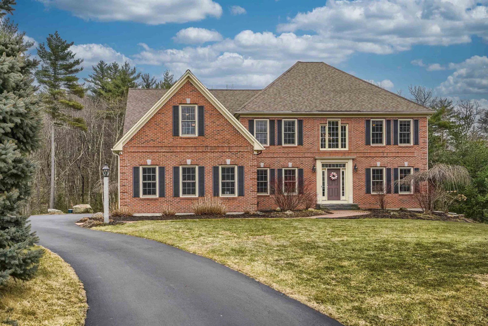 6 Connie Court Bedford NH 03110