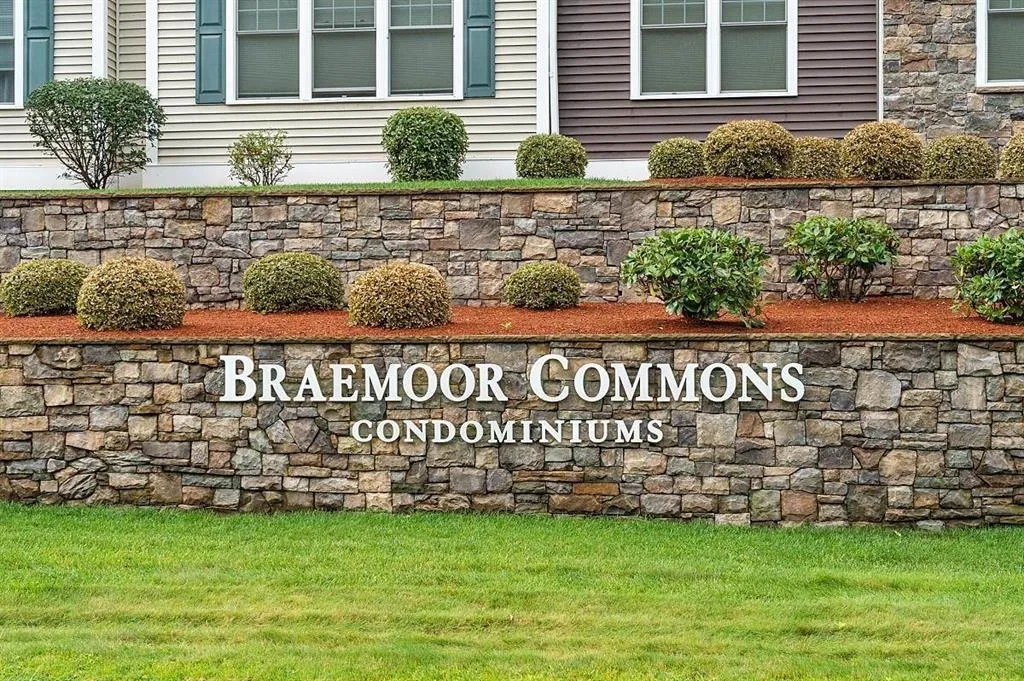 10 Braemoor Woods Road Salem NH 03079