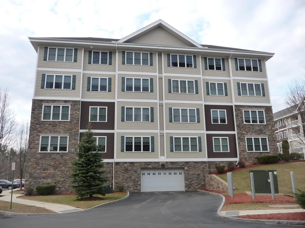 10 Braemoor Woods Road Salem NH 03079