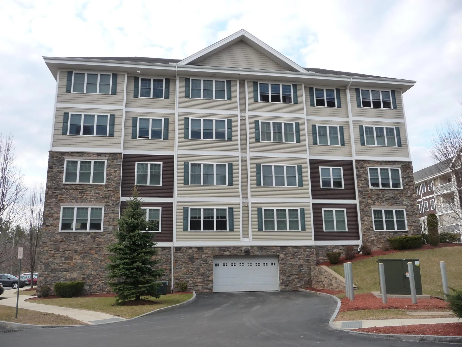 10 Braemoor Woods Road Salem NH 03079