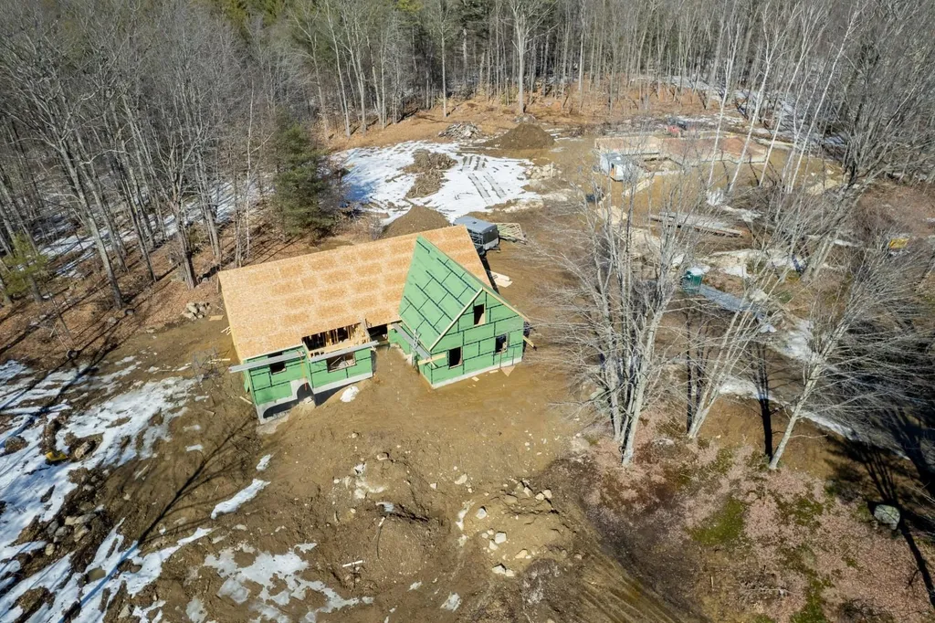 24 Windsong Place Meredith NH 03253