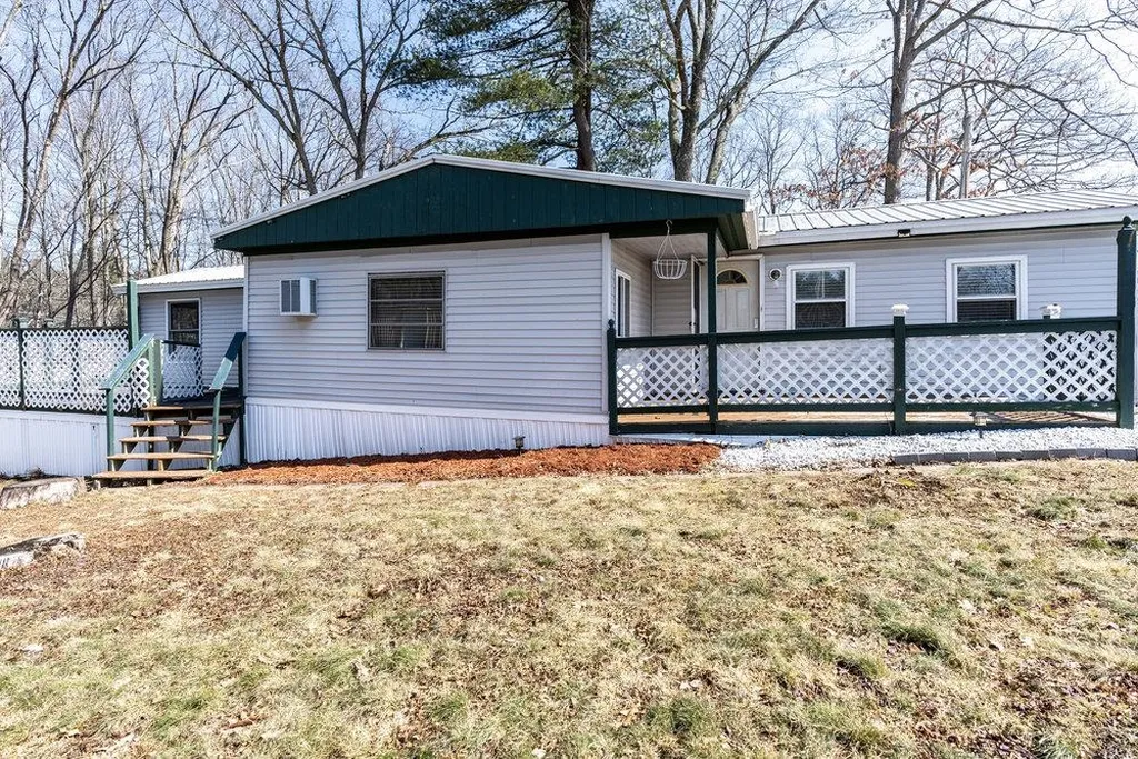 108 Sherwood Glen Somersworth NH 03878
