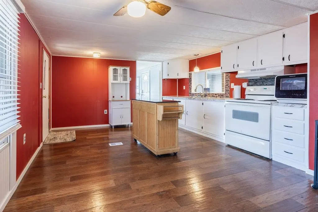 108 Sherwood Glen Somersworth NH 03878