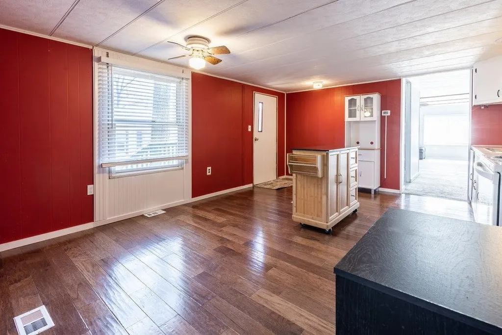 108 Sherwood Glen Somersworth NH 03878