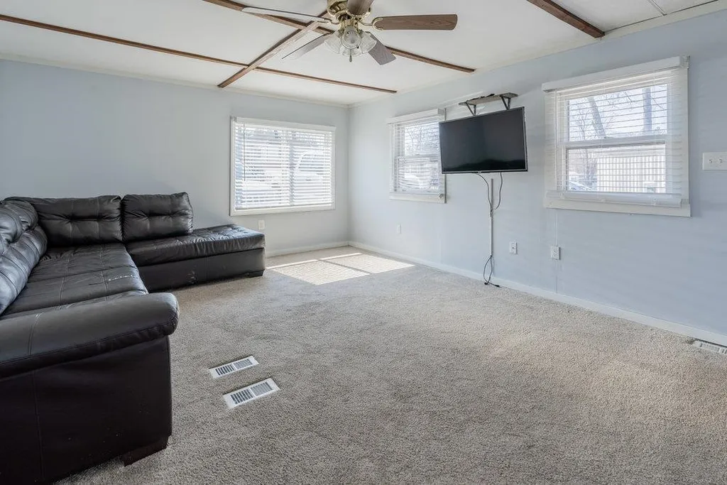 108 Sherwood Glen Somersworth NH 03878