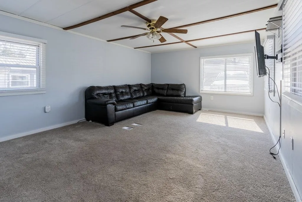108 Sherwood Glen Somersworth NH 03878