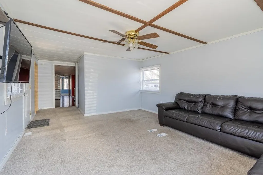 108 Sherwood Glen Somersworth NH 03878