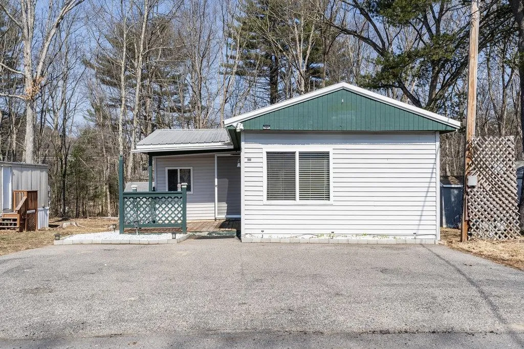 108 Sherwood Glen Somersworth NH 03878