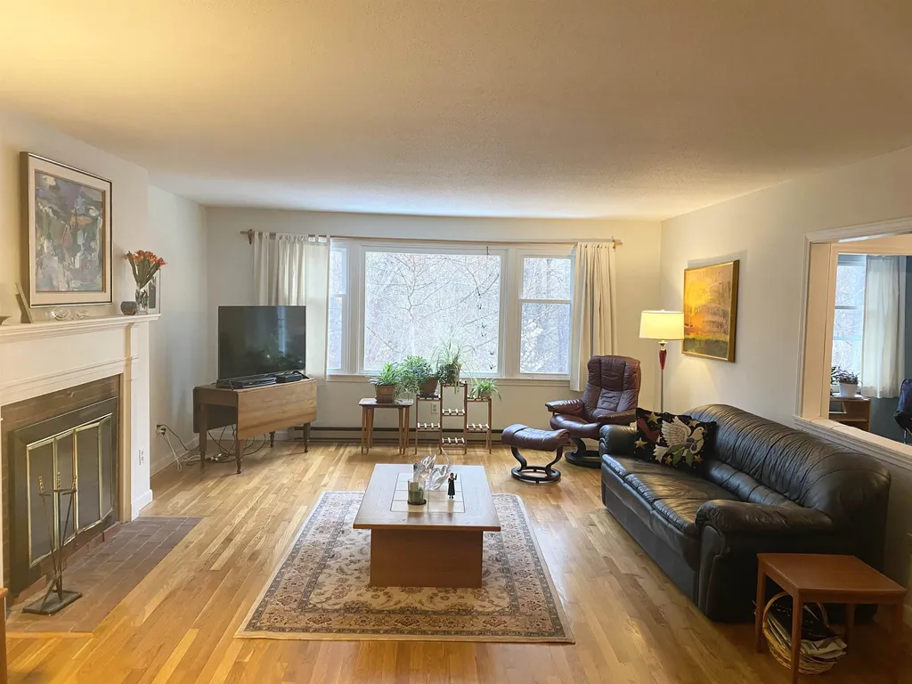 16 Willow Spring Circle Hanover NH 03755