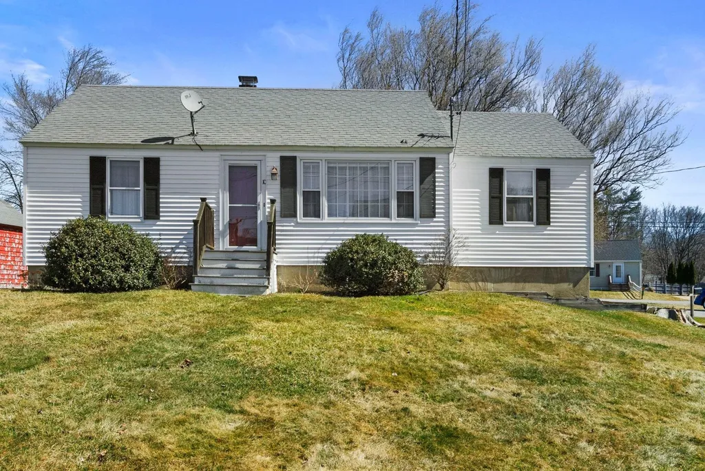 10 Wood Avenue Eliot ME 03903