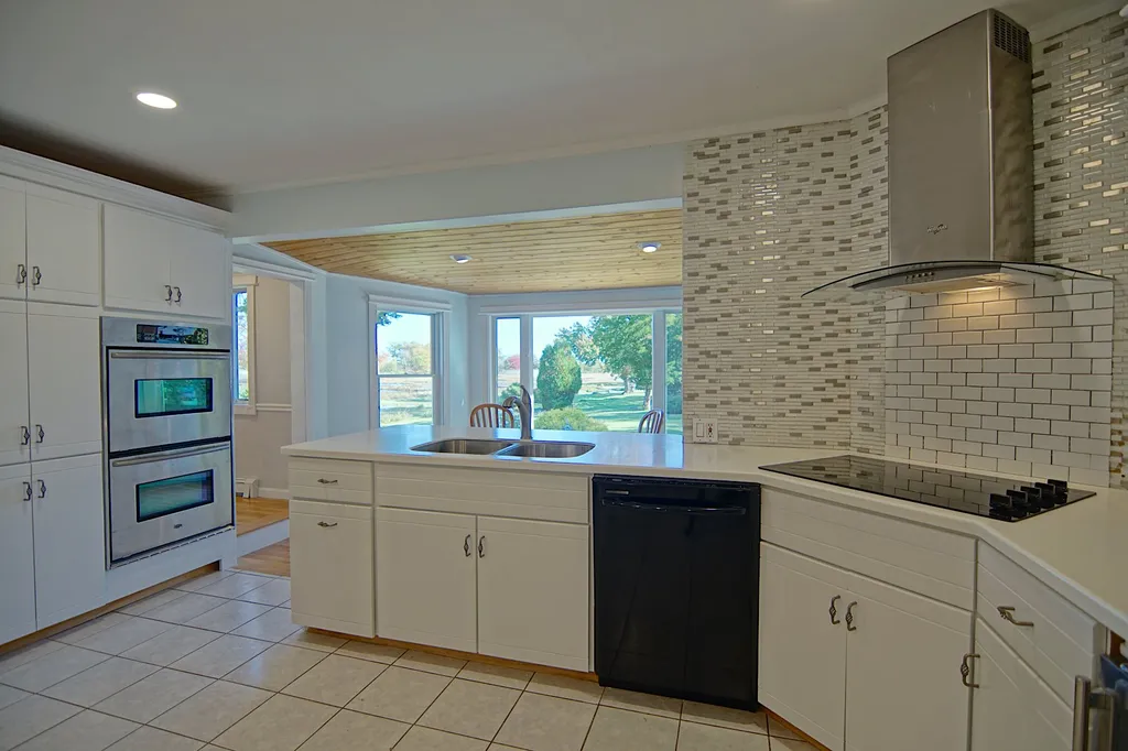 31 Old Locke Road North Hampton NH 03862