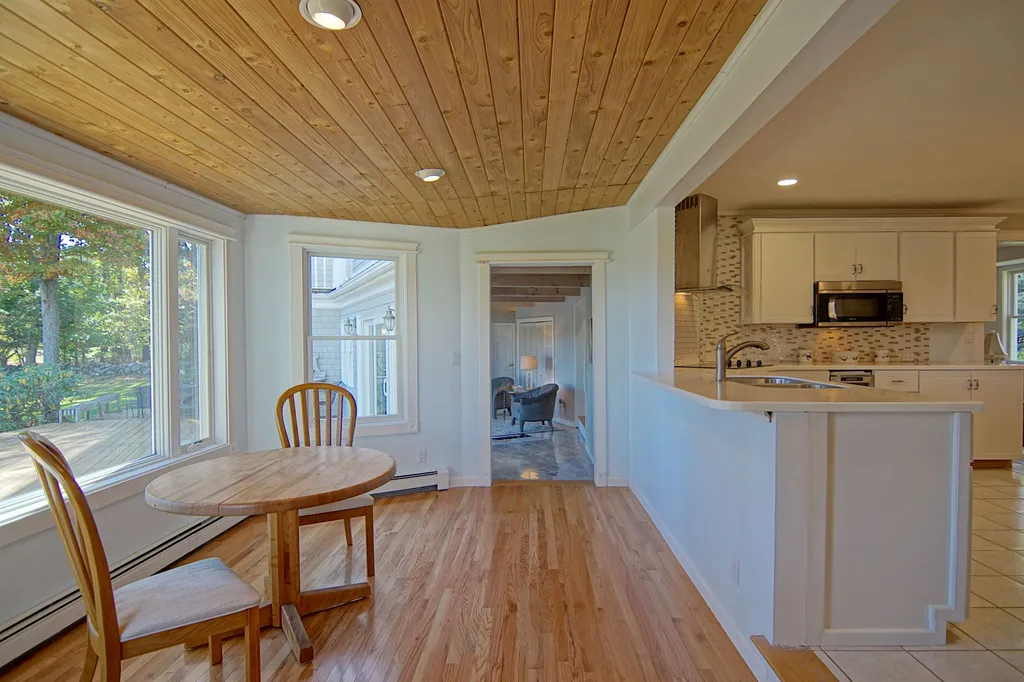 31 Old Locke Road North Hampton NH 03862